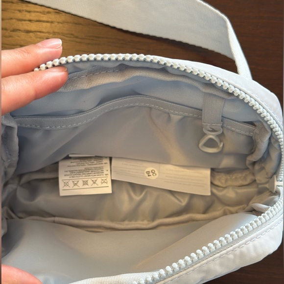 Reebok Powder Blue Crossbody Bag Fanny Pack - Picture 2 of 4